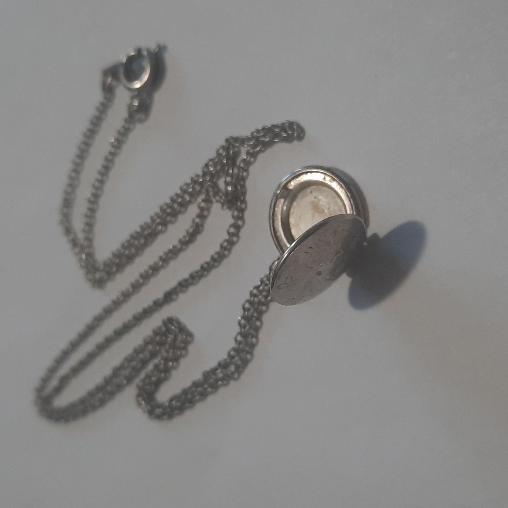 Locket necklace on an 18in chain